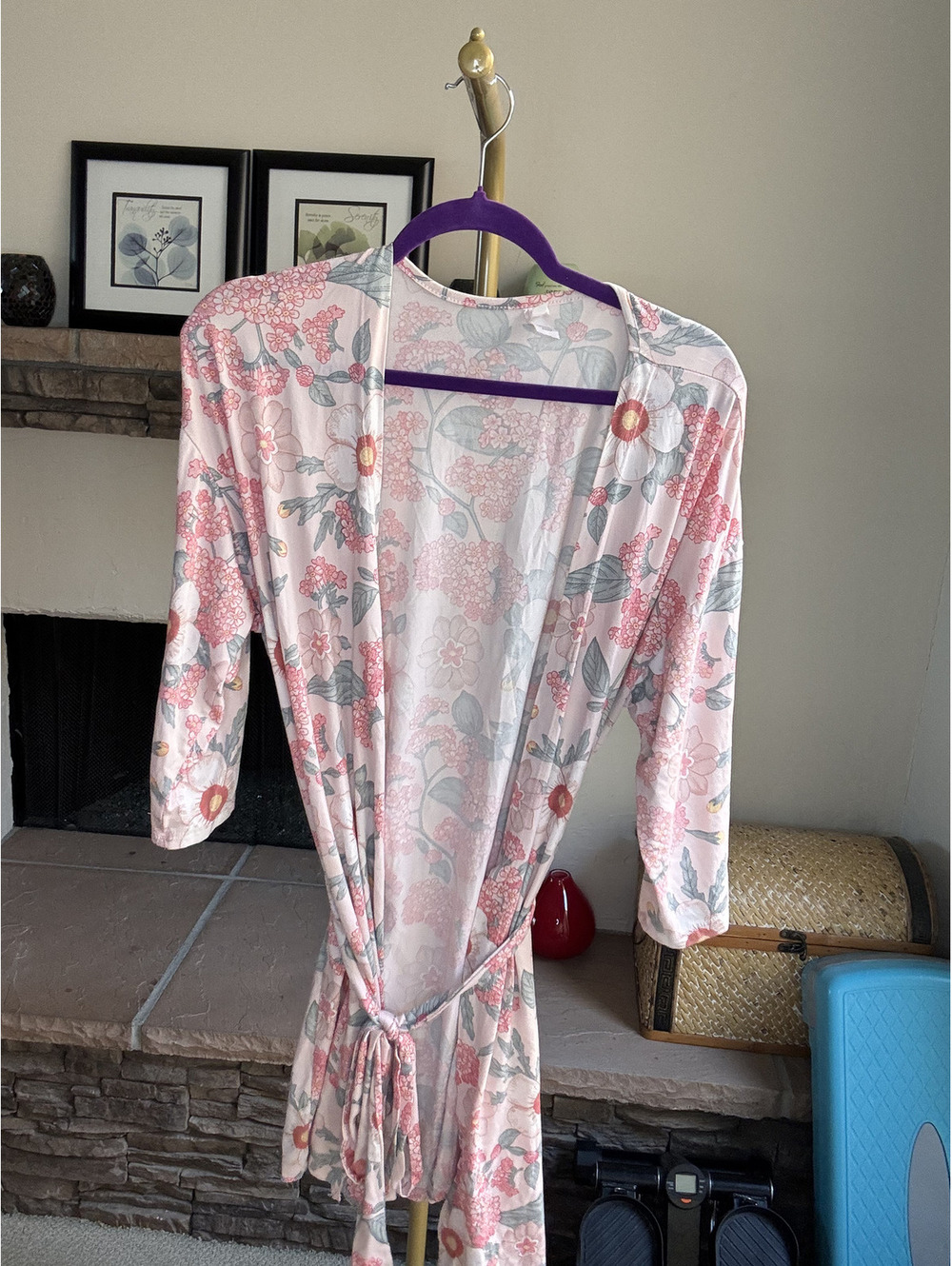 Flora Pink short-sleeve belted robe Size Small